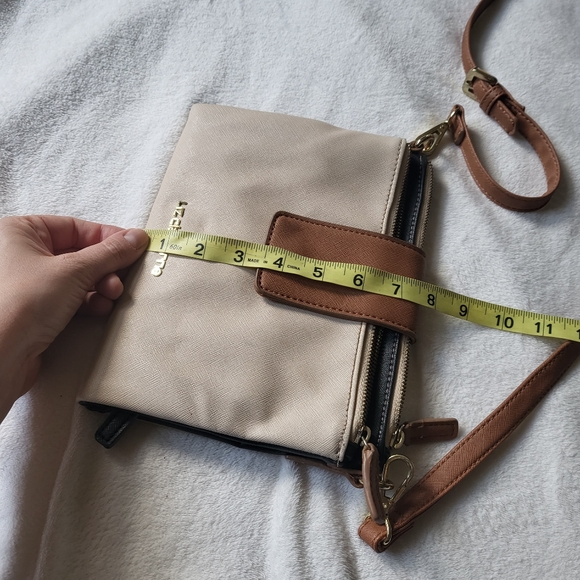 Liz Claiborne crossbody Bag - Picture 8 of 8